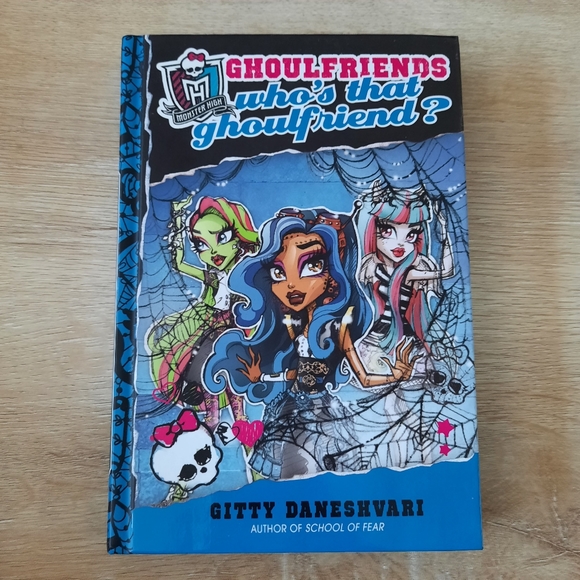 Monster High "The Ghouls Rule" Hardcover Boxed Set - Picture 10 of 11